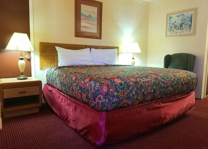 Town House Motor Inn