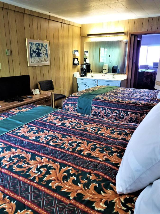 Town House Motor Hotel 2*