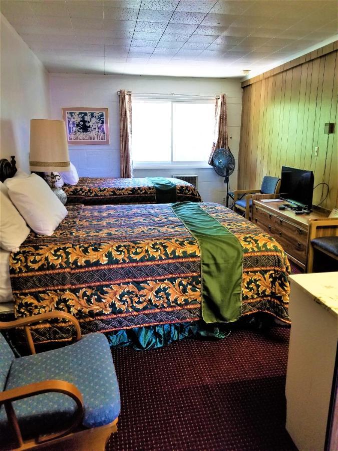 Town House Motor Hotel 2*
